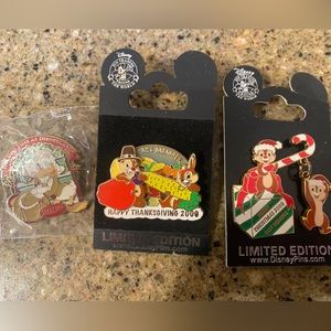 DISNEY HOLIDAY PINS 2009